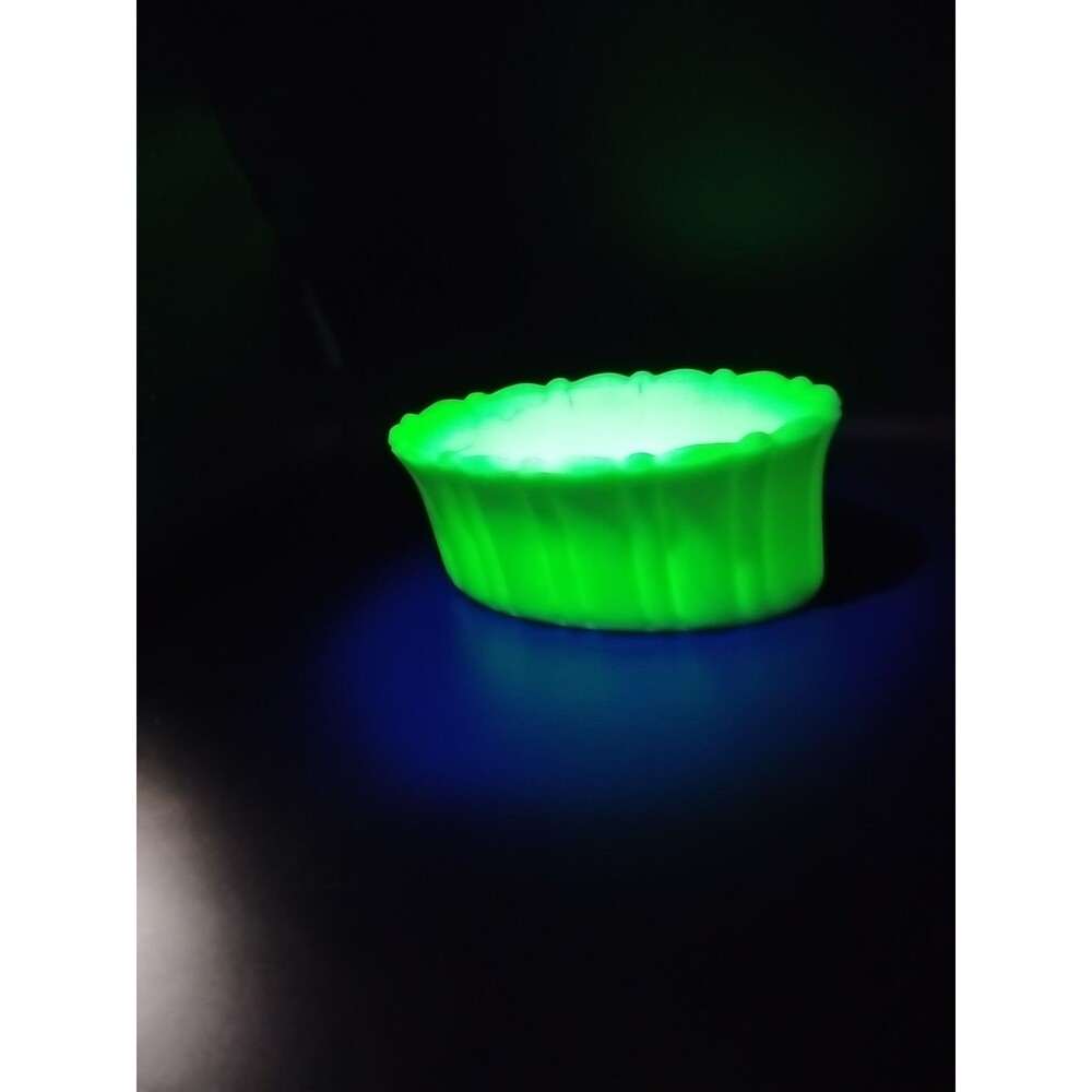 Akro Agate Rounded Oval Planter White Cream Uranium Glow Slag Ribbed Milk Glass
